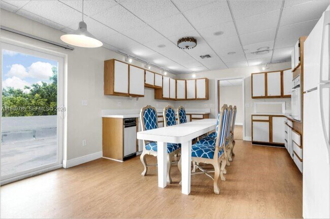 Foto del edificio - 14820 Naranja Lakes Blvd