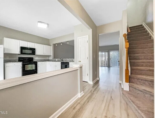 Foto del edificio - 203 Canyon Lake Cir