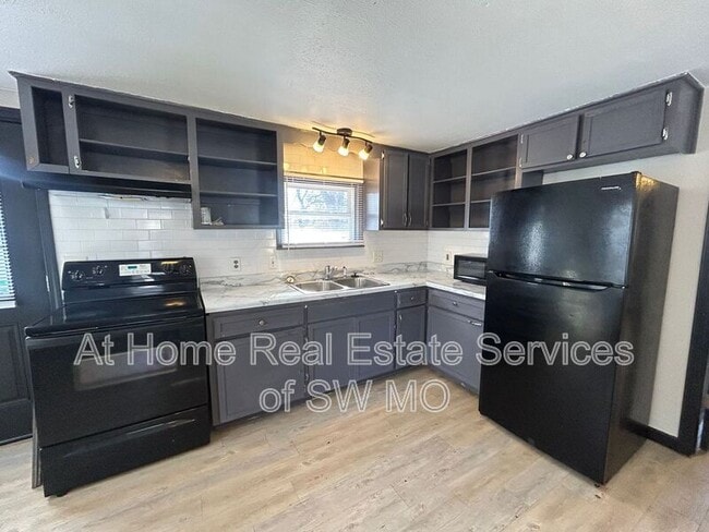 Building Photo - 1636 W Lombard St