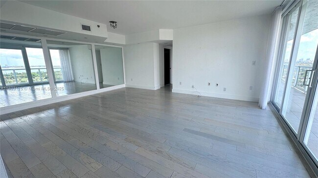 Building Photo - 5900 Collins Ave