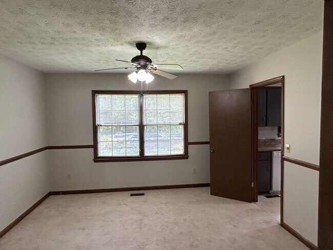 Foto del edificio - 504 Stoneybrook Drive