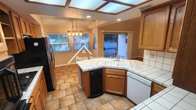 Building Photo - Wonderful 4bd/2ba Folsom Home!