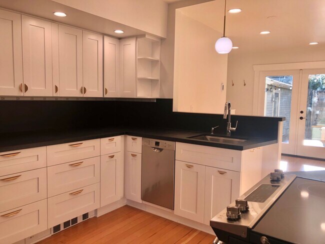 Foto del edificio - West Seattle Beautifully renovated 3bd/2 f...