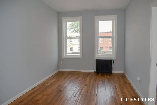 Building Photo - 147 E 95th St