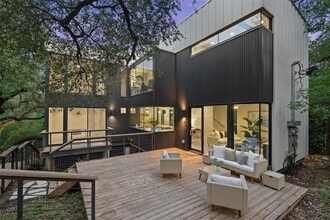 Building Photo - 1327 Bonham Terrace