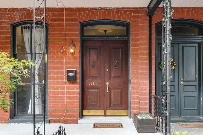 Foto del edificio - 317 W Marshall St