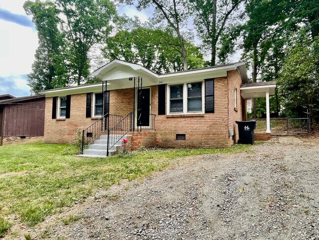 Foto del edificio - Charming 3-bedroom, 1-bath home in Stanley, NC