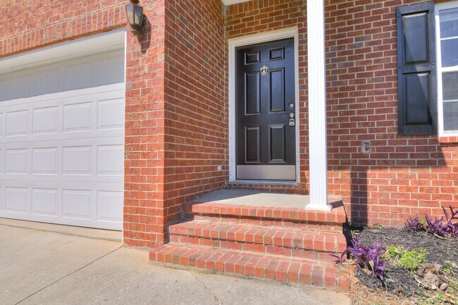 Building Photo - 3 Bedroom 2.5 Bath Townhouse