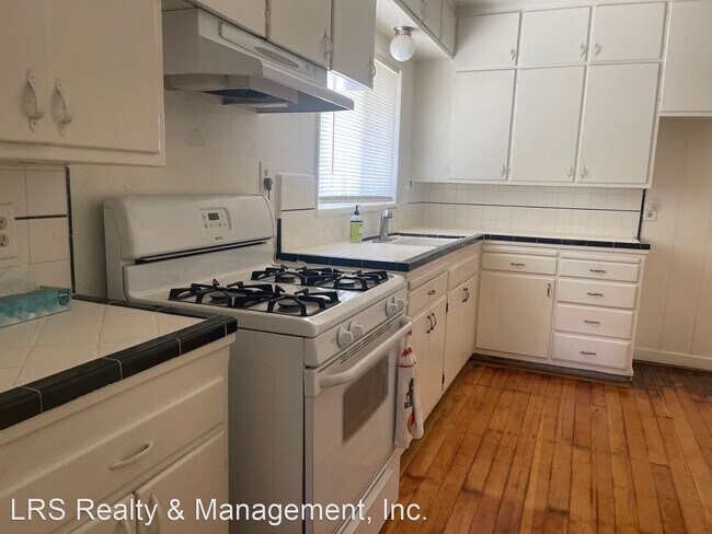 Building Photo - 2 br, 1 bath House - 307 East E St.