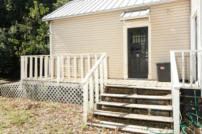 Building Photo - 2/1 in Deland - Walking distance downtown ...