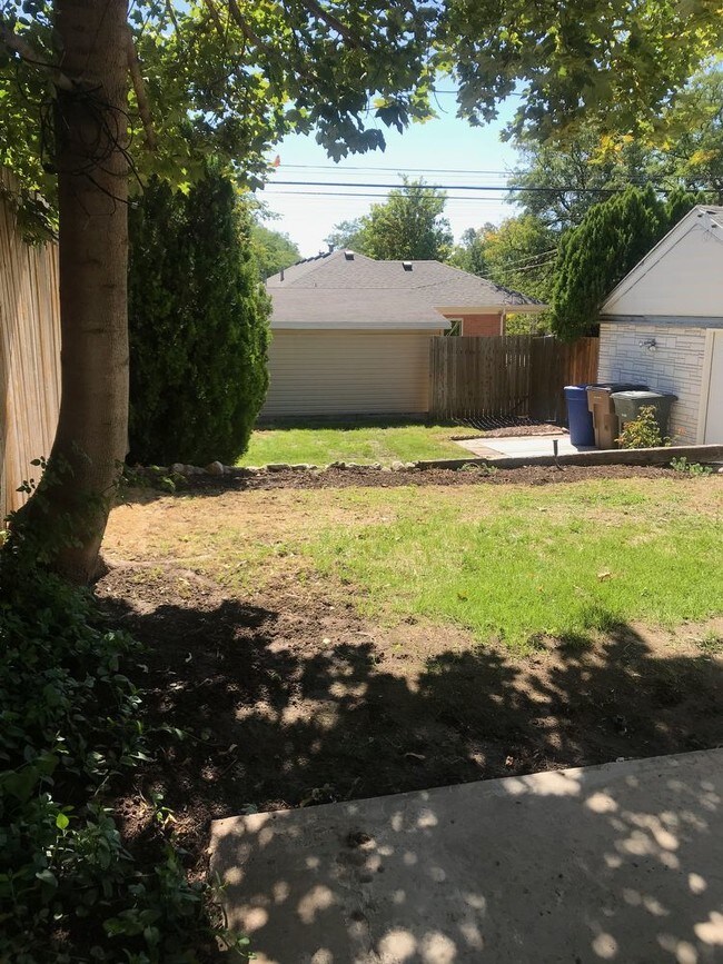 Building Photo - Remodeled 4 bed/3bath Bungalow in Sugar House