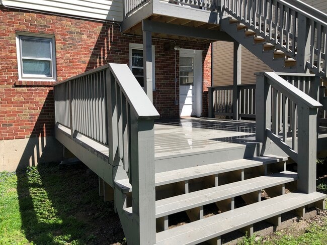 Building Photo - 7558 Woodland Ave Unit B