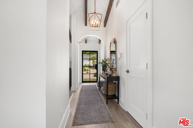 Foto del edificio - 29328 Heathercliff Rd
