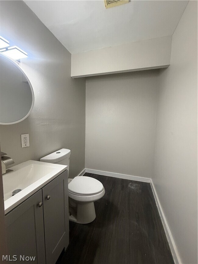 Building Photo - 9409 Manor Ave