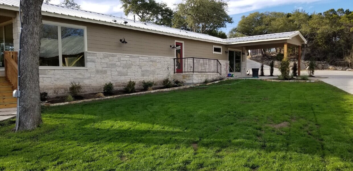 Primary Photo - Beautiful Hill Country Retreat Near Lake Travis with AMAZING VIEWS