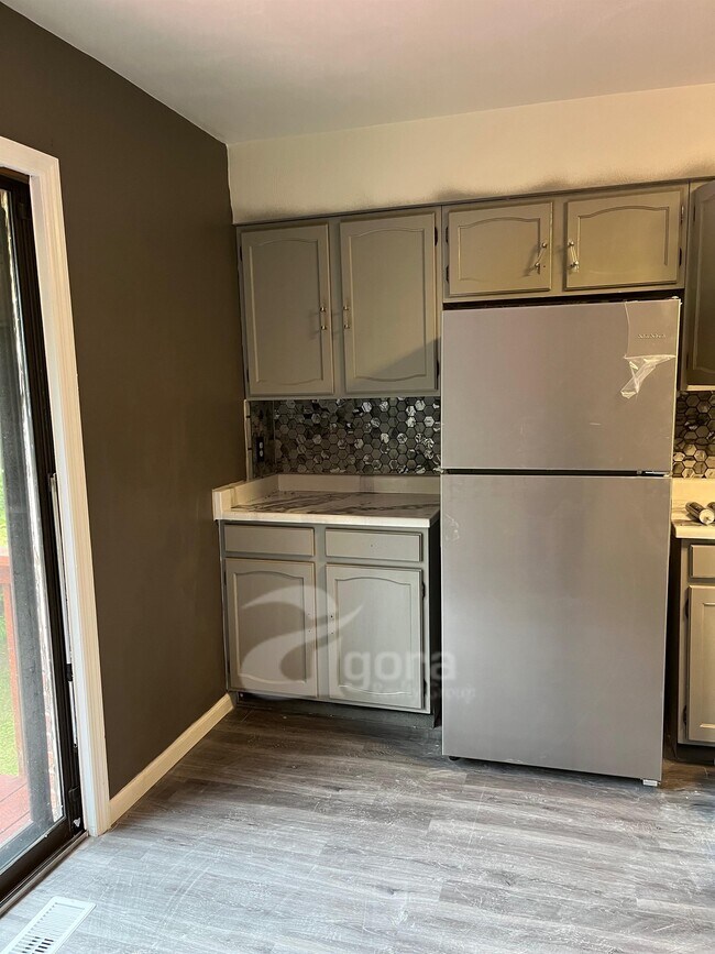 Foto del edificio - 1318 Parkway Ct
