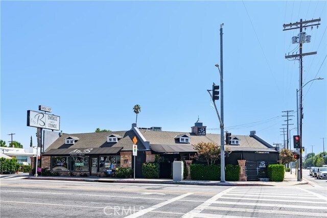 Foto principal - 6000 Woodman Ave