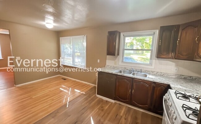 Building Photo - 7011 Paisley Dr