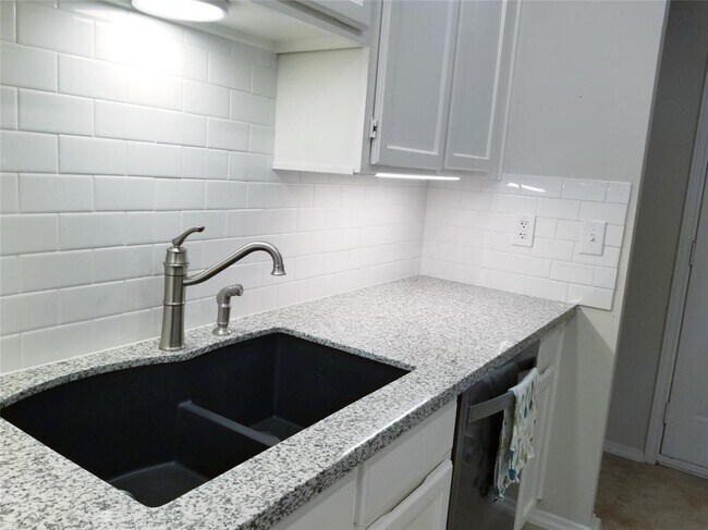 Foto del edificio - 3722 Westmeadow Dr