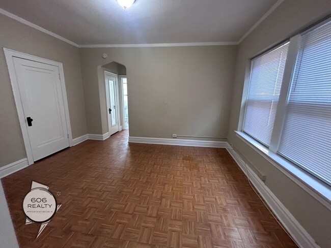 Building Photo - 3120 S Oak Park Ave