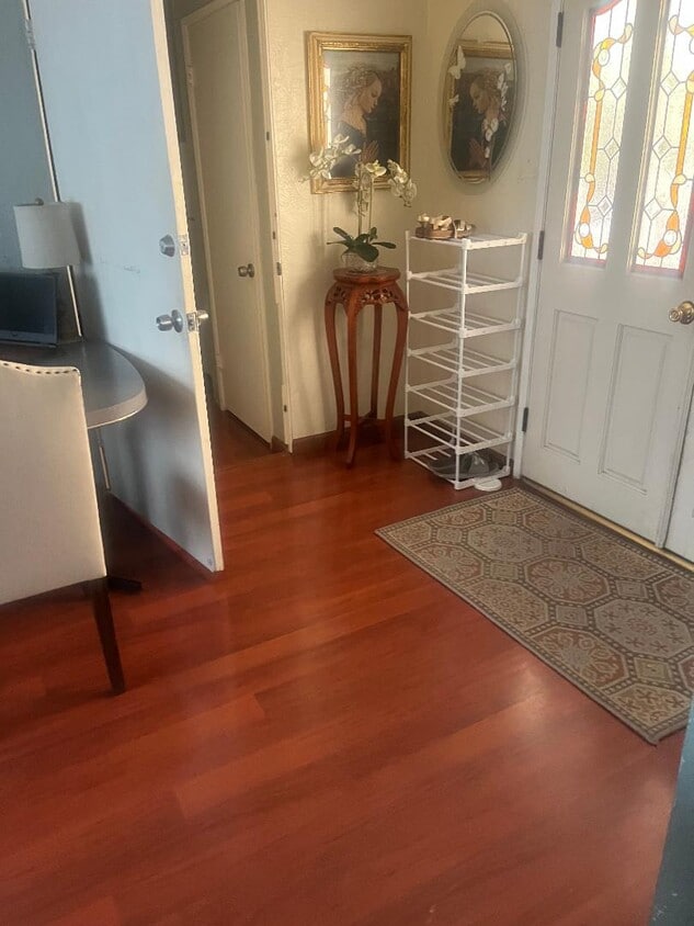living - 1721 Van Horne Ln