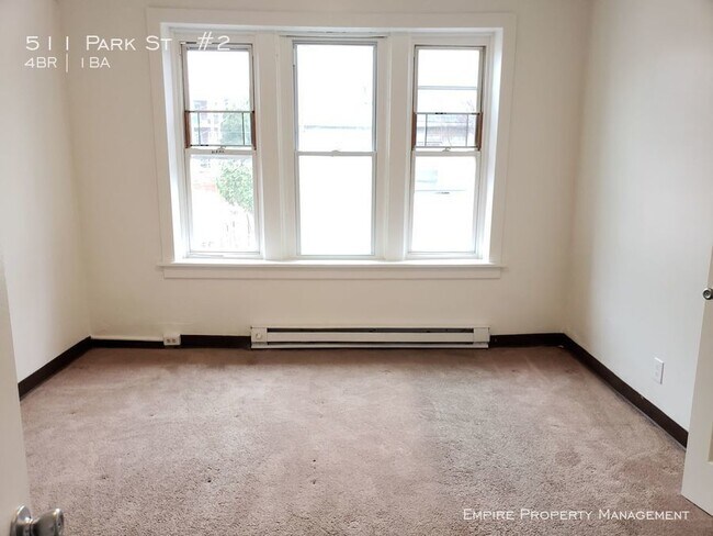 Foto del edificio - 4 Bedroom Apartment in Allentown