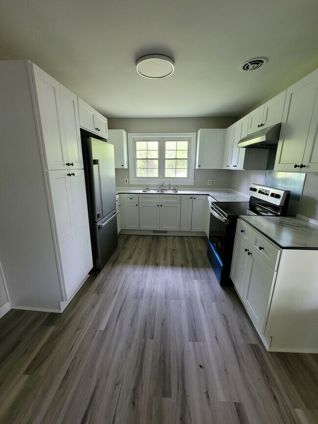 Foto del edificio - Adorable 3 BR Ranch.  Hardwoods throughout!