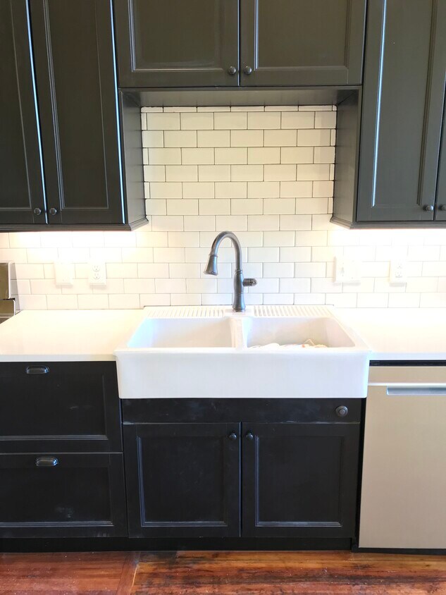 Foto principal - 126 E Innes St