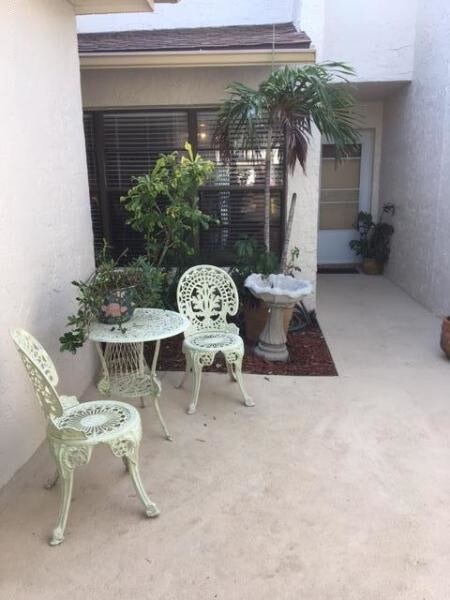 Primary Photo - 521 Summerset Ct