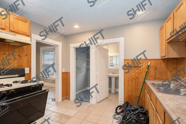 Building Photo - 407 Barth Ave SE
