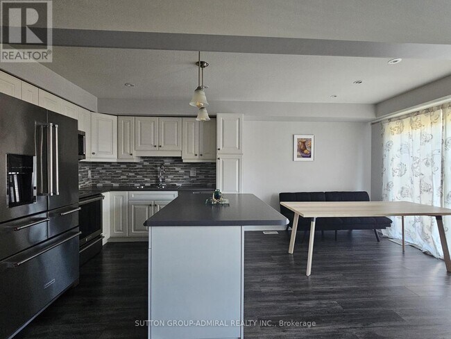 Photo du bâtiment - 6412 Shapton Cres