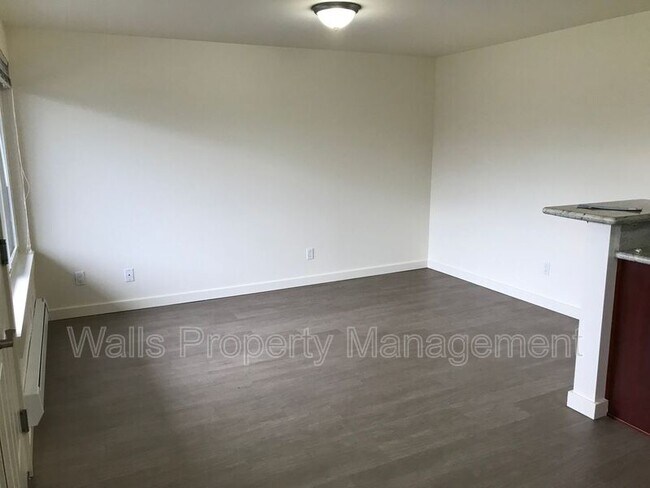 Building Photo - 2501 Thorndyke Ave W