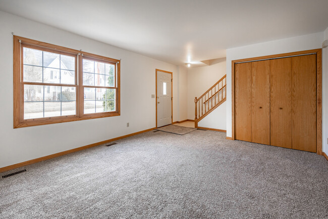 Building Photo - 208 Gurler St