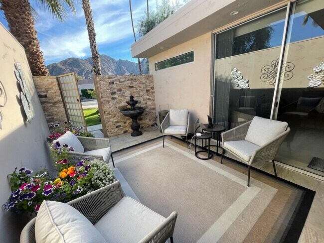 Foto del edificio - 76990 Lark Dr