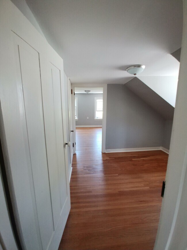 Foto del edificio - 297 N Locust Point Rd