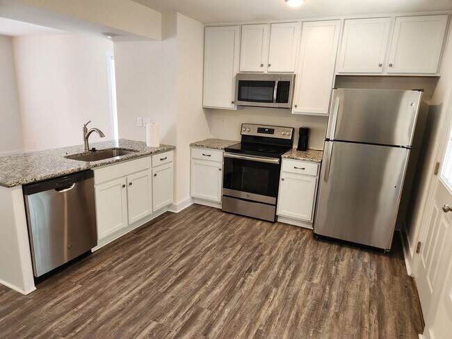 Foto del edificio - 2 Bed Modern Townhouse-Blackstone Convenient to Pickett