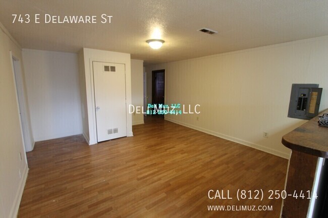 Foto del edificio - 743 E Delaware St