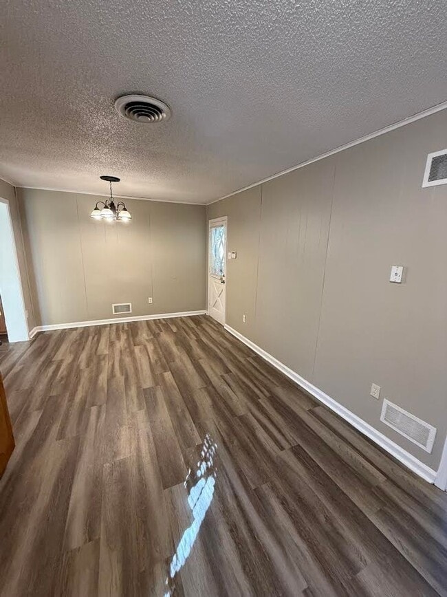 Photo - 4 Success Realty is now offering this 3 be... House