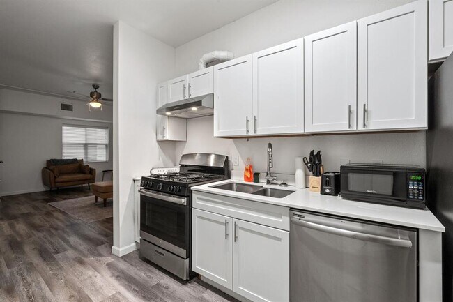 Foto del edificio - 911 W 22nd St