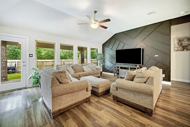 Foto del edificio - 23649 Alder Branch Ln
