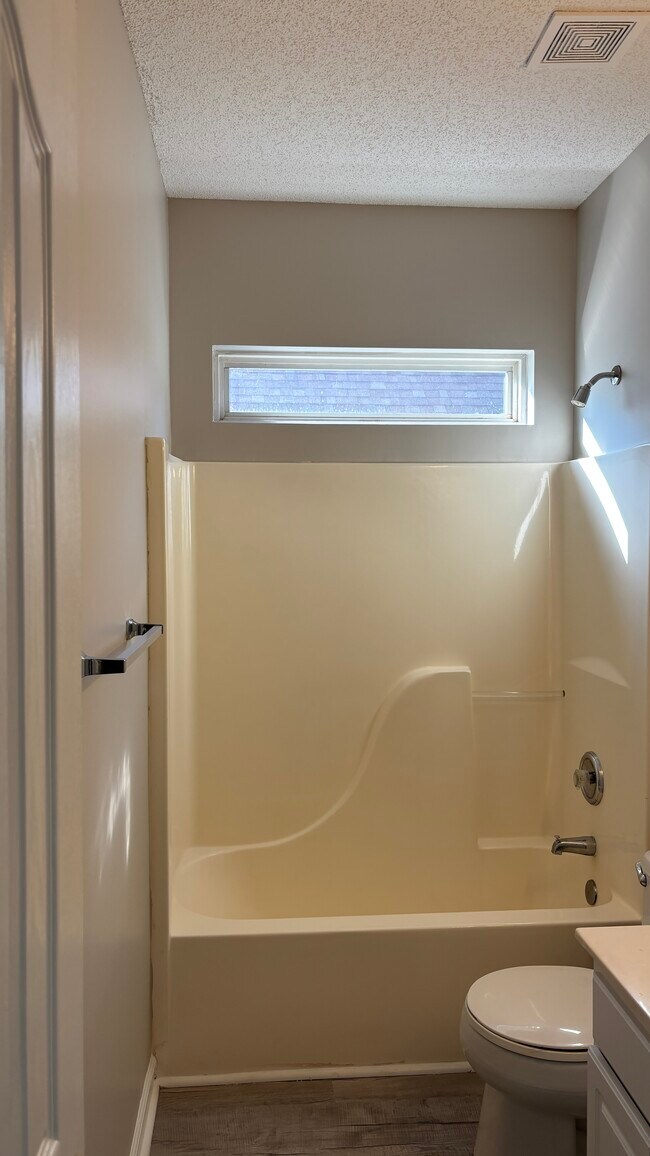 Foto del edificio - 12045 Evergreen Hollow Dr