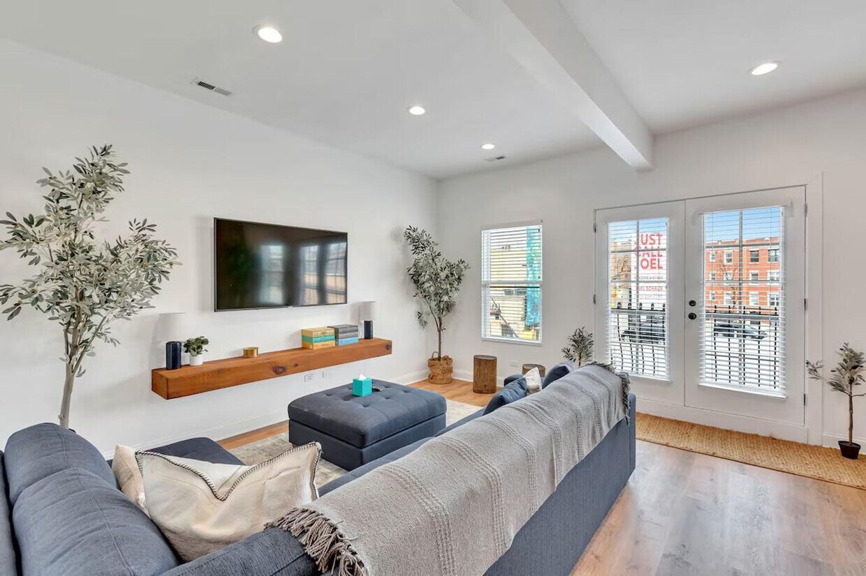 Foto principal - 3448 N Clark St