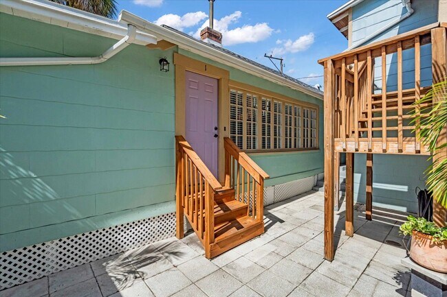 Entry - 539 6th St N