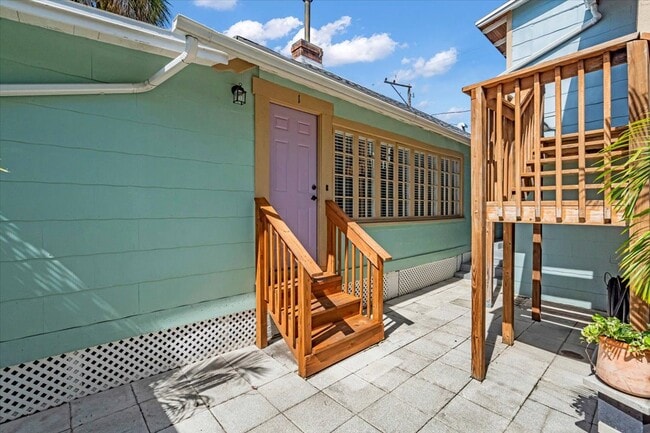 Entry - 539 6th St N