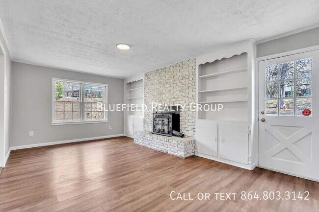 Foto del edificio - 107 111 River Rd Cir