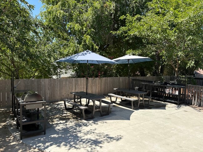 BBQ Area - 5440 Capistrano Ave