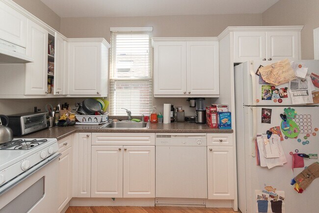 Foto del edificio - 3138 N Oakley Ave