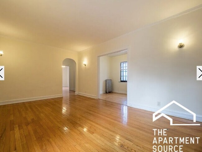 Building Photo - 2106 W Ainslie St