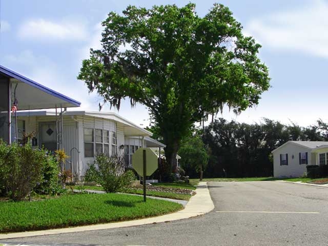 Building Photo - Lakeshore Villas