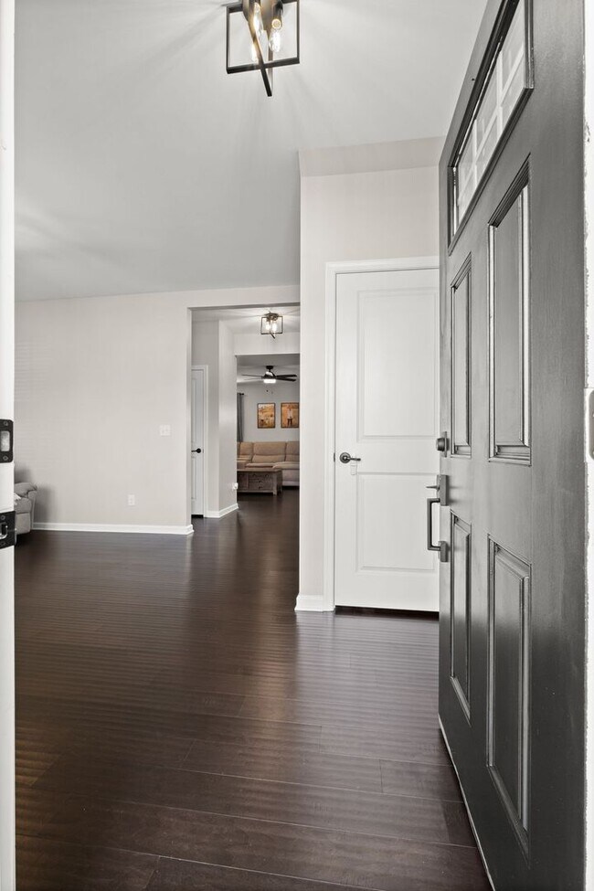 Foto del edificio - Beautifully Updated 3-Bedroom Home in Fairway Farms with Bonus Room & Fenced Backyard